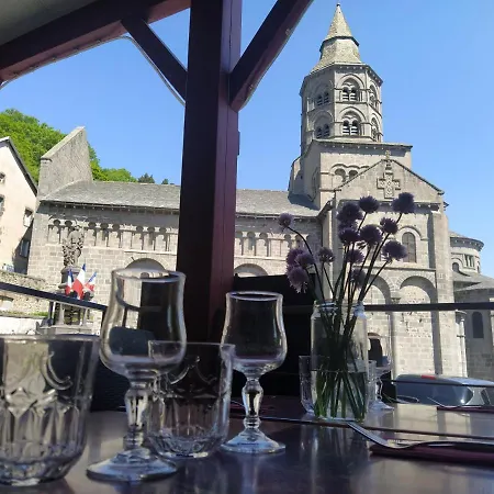 Hotel Notre Dame 2*
