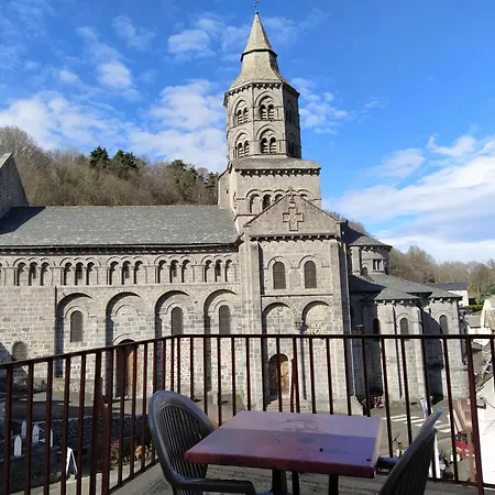 Notre Dame 2* Orcival